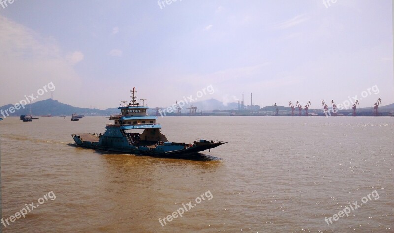 China The Yangtze River Ferry Service Ship Industrial Area