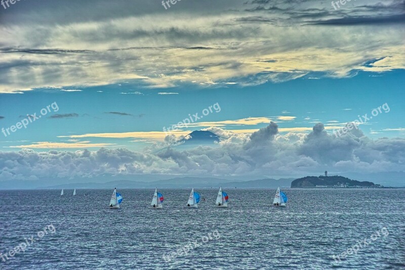 Mt Fuji Sea Yacht Enoshima Cloud