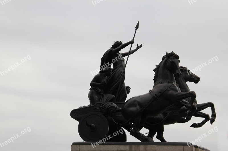 London Palace Statue Horse Silhouette Chariot