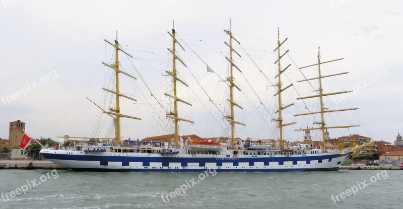 Five-masted Clip Ship Sailing Old Rig