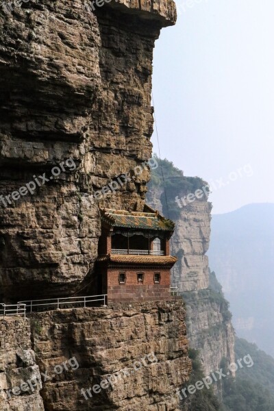 The Taihang Mountains A Single House Ridge Rock High