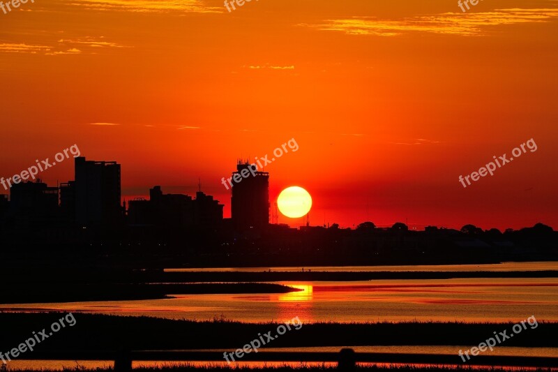 Glow Red Color Cbd Riverside Horizon