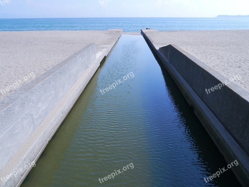 Drainage The Road To The Sea Sea Road Of Water Tokyo Bay