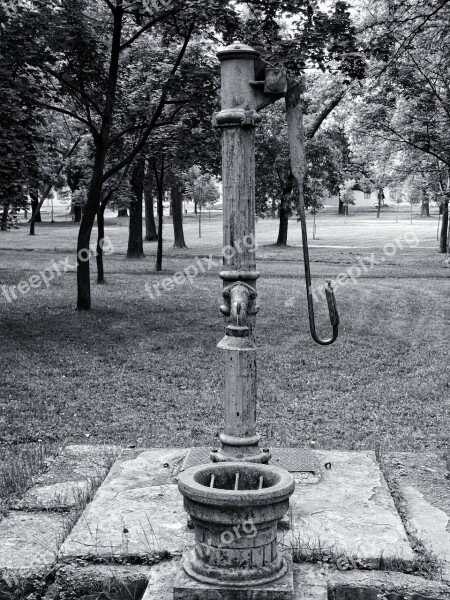 Nagykőrös Museum Garden Old Well Metal Free Photos