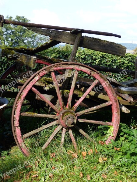 Old Wooden Wheel Nostalgia Spokes Wooden Wheels