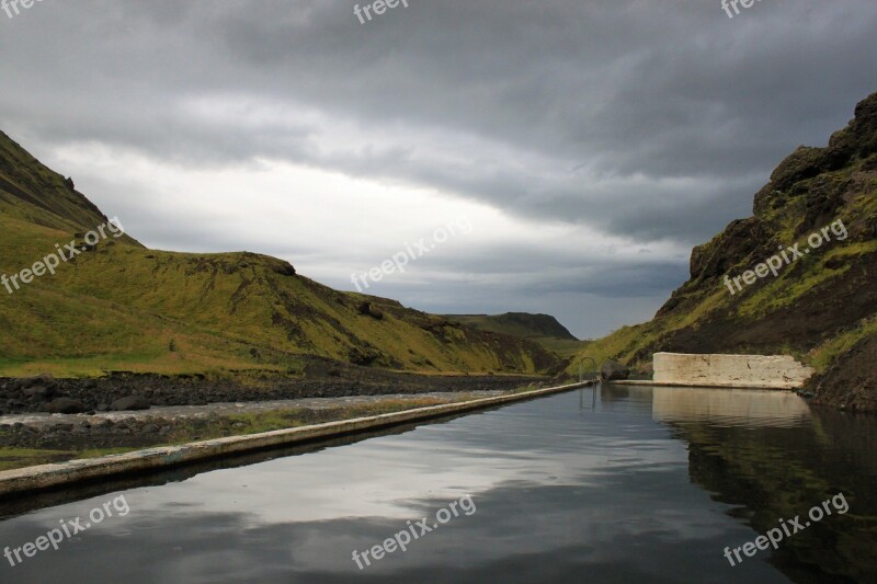 Iceland Pool Reflection Showers Mountain