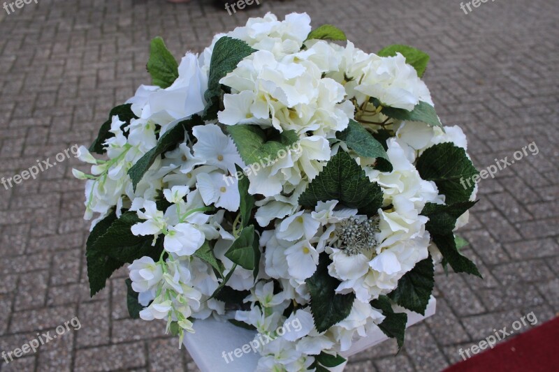 Wedding Flowers White Flowers Marry Strauss