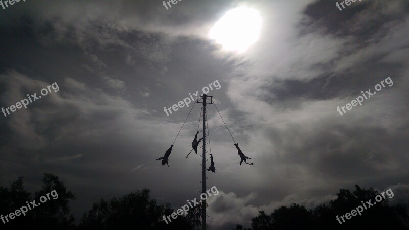 Papantla Flyers Flying Papantla Mexico Tradition