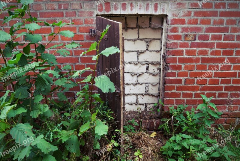 Door Wall Bricked Up Input Closed