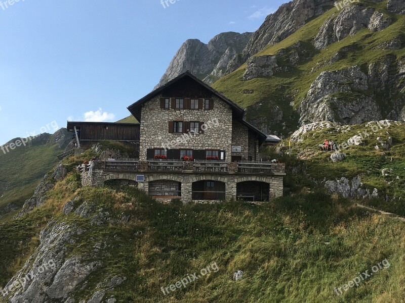 Trekking Alps Austria Hoese House