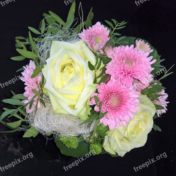 Bouquet Nice Compilation Close Up Black Background White Roses Flowered Up