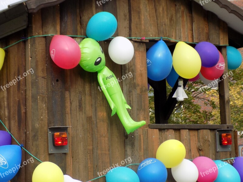 Pageant Parade Floats Balloons Extraterrestrial Green