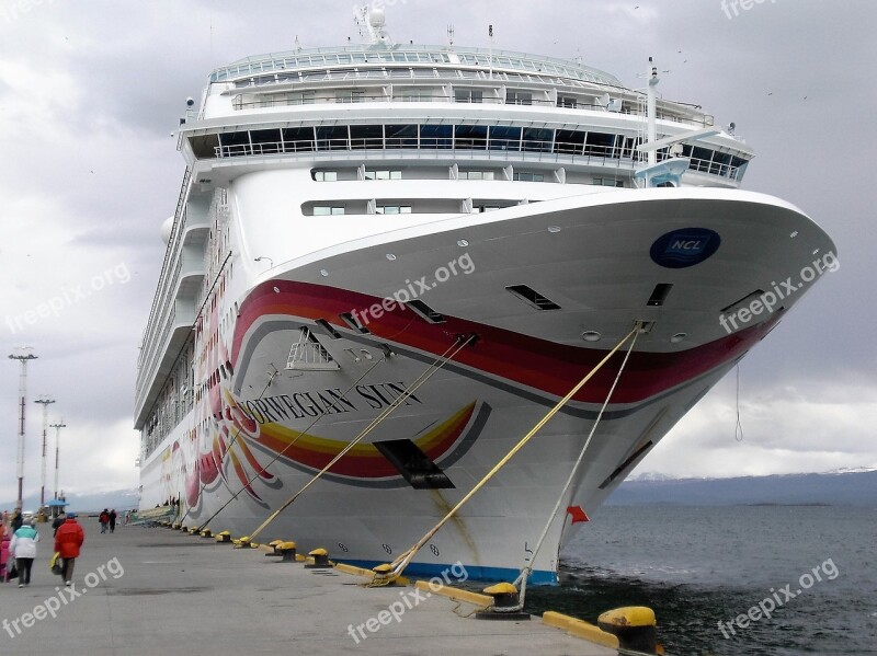 Cruise Ship Bow Quay Transport Port