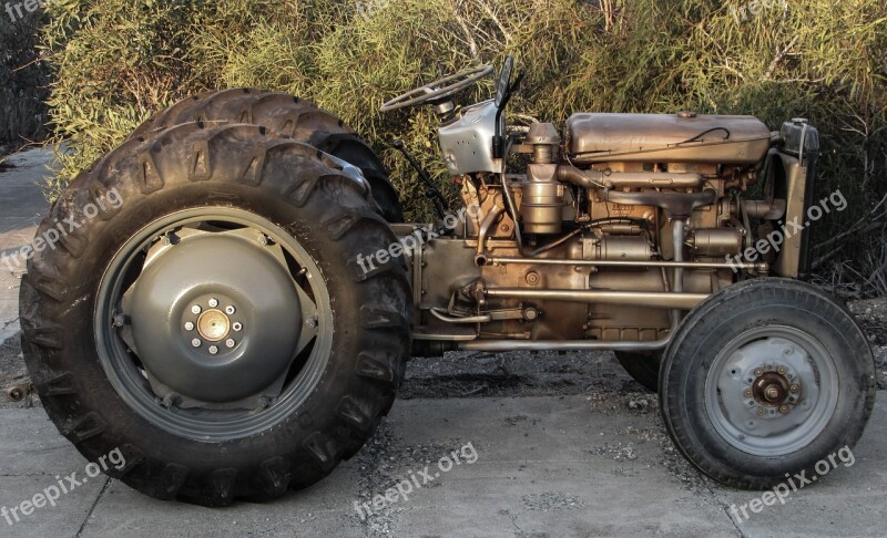 Tractor Old Renovated Machinery Vehicle