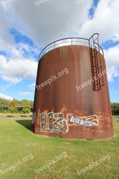 Water Tower Rusty Grafitti Building Historically