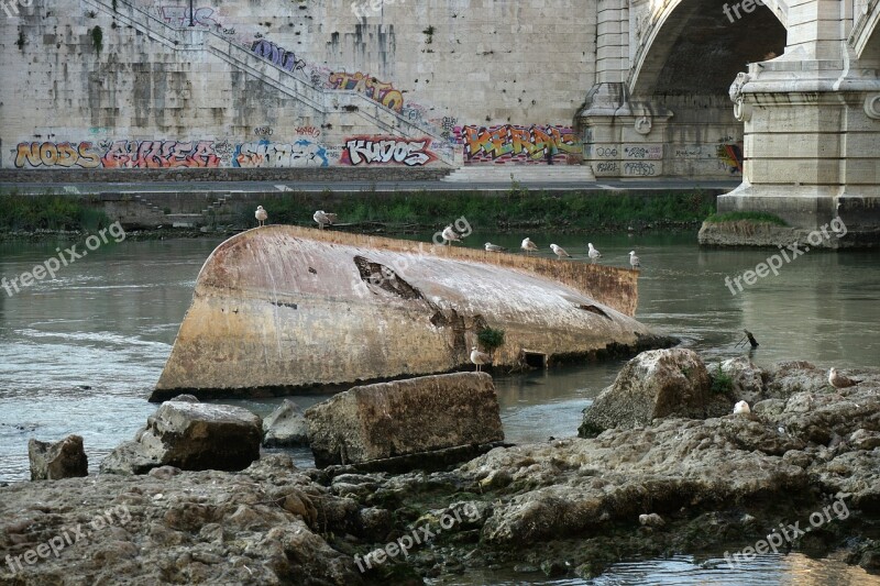 Rome Wreck Tiber River Italy