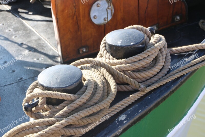 Investors Thaw Port Ship Bollard