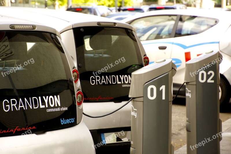 Lyon Electric Cars Station Load Bluecar