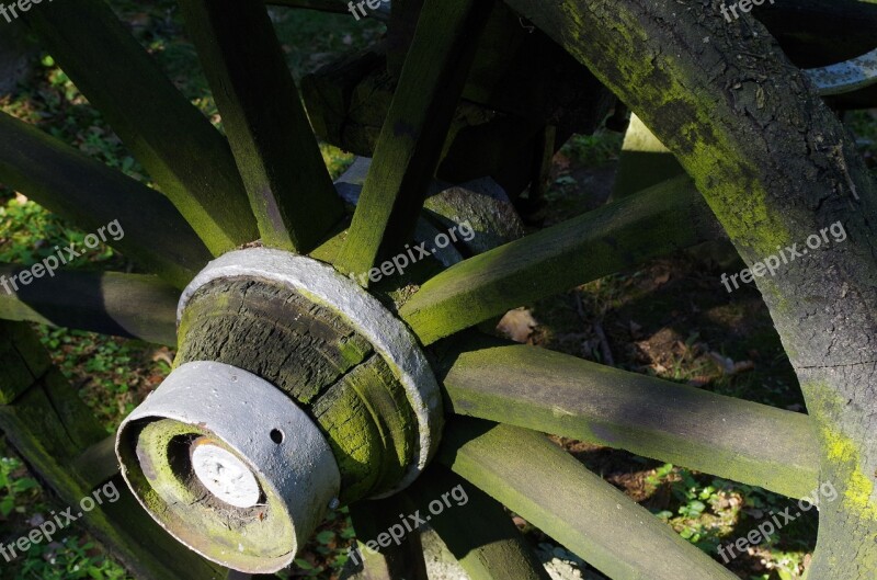 Car Wooden Wheel Hub Monument Antique