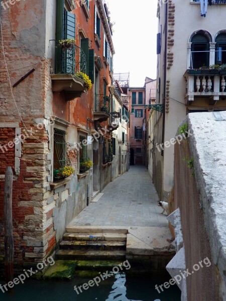 Alley Calle Venice Italy Decay