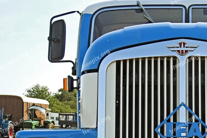 Grille Mirrors Truck Old Historically