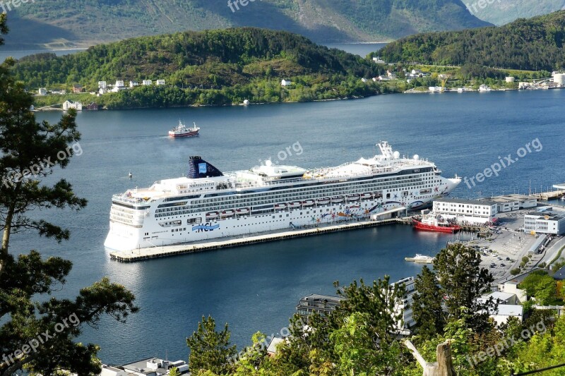 Cruise Boat View Cruise Ship Bay