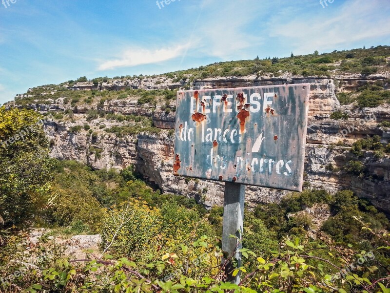 Cliff Stones Throw Sign France