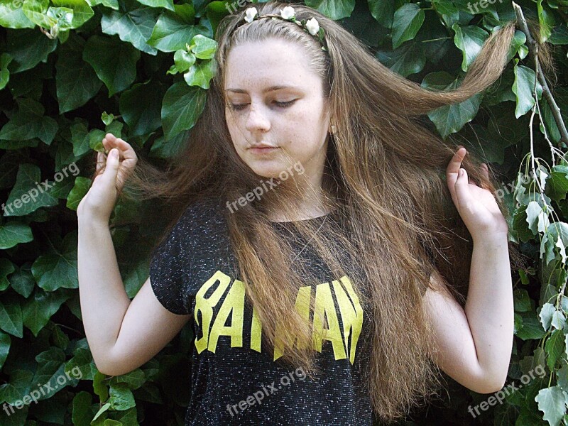 Girl Sensitive Green Long Hair Beauty