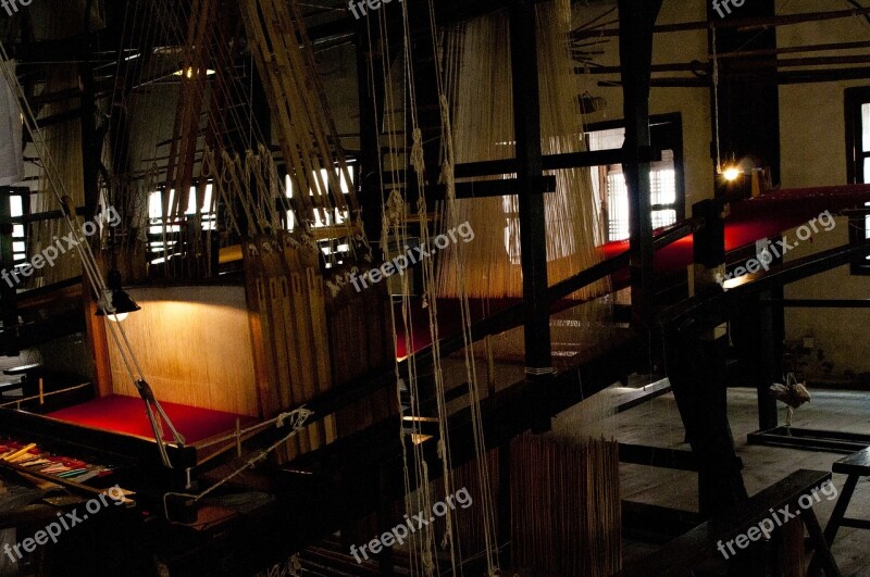 Wuzhen Brocade Silk Weaving Old Technology Wooden