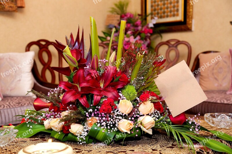 Flower Arrangement With Card Bunch Of Flowers Flower Arrangement Indoors Leaf