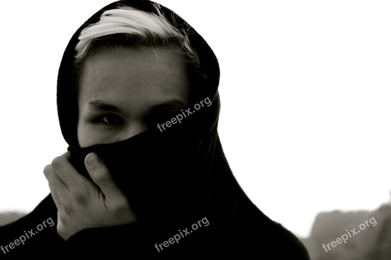 Woman Hidden Hiding Scarf Black