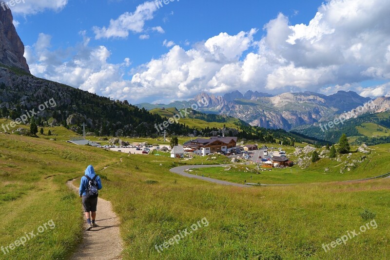 Val Gardena Sassolungo Mountain Trekking South Tyrol