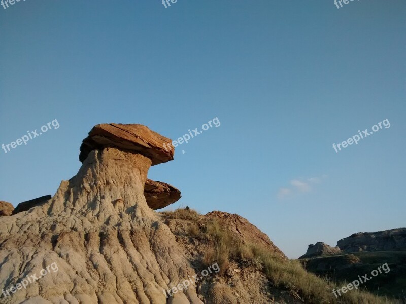 Hoodoo Badlands Moon West Rocks