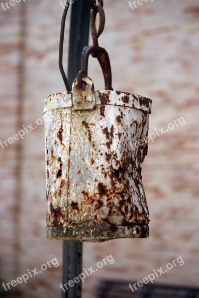 Ancient Rust Pozzo Bucket Chain