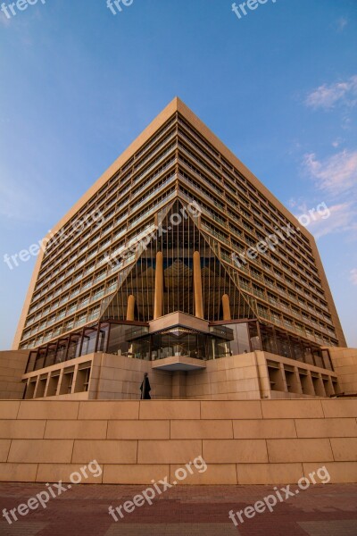 Dubai Sheraton Hotel Luxury Facade