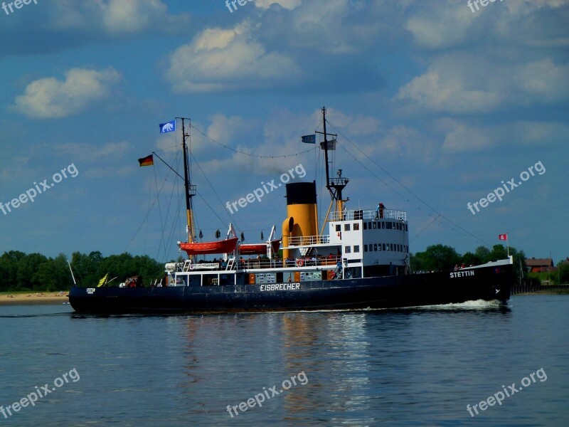 Elbe Seafaring Icebreaker History Museum