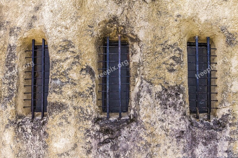 Building House Old Colonial Windows