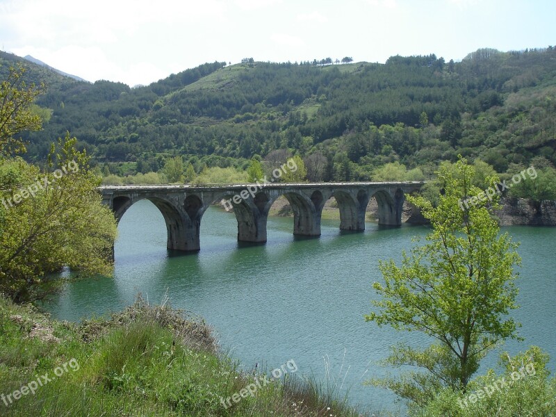 Luna Reservoir Reservoir Spain Mountain Water Castilla