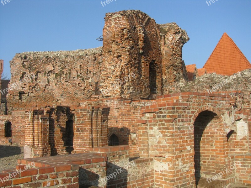 The Ruins Of The Crusaders Castle Toruń Monument