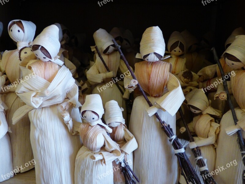 The Figurine Handicraft Straw Hay Character