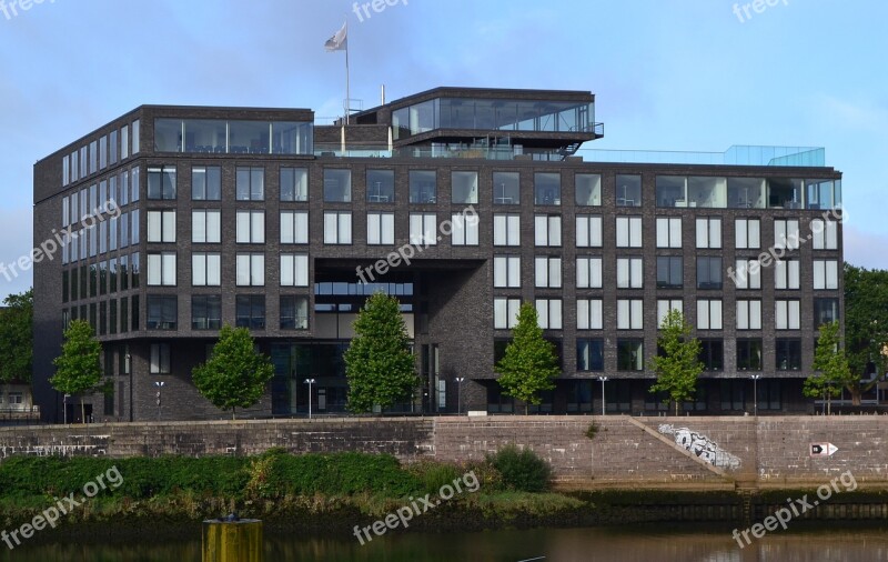 Bremen Weser Kill Beluga Building Bust