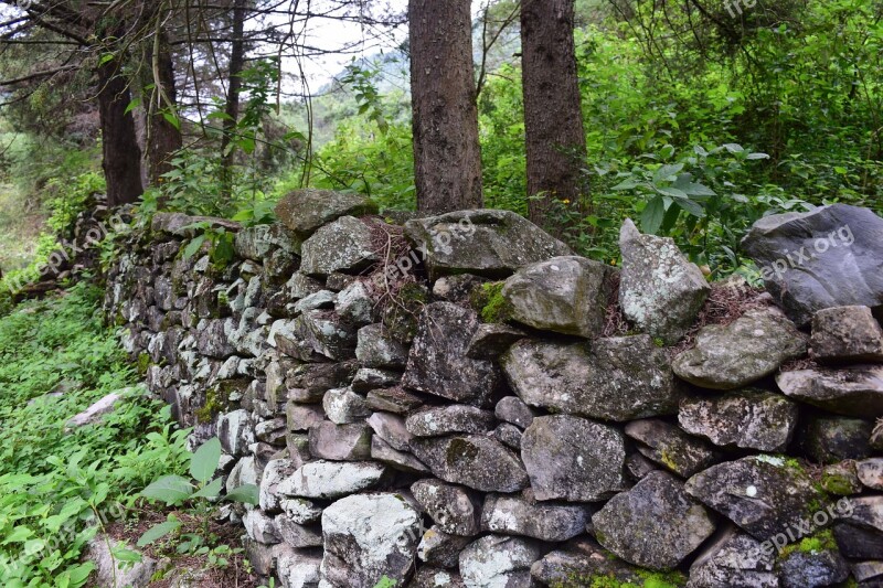 Stones Barda Green Wall Mountain