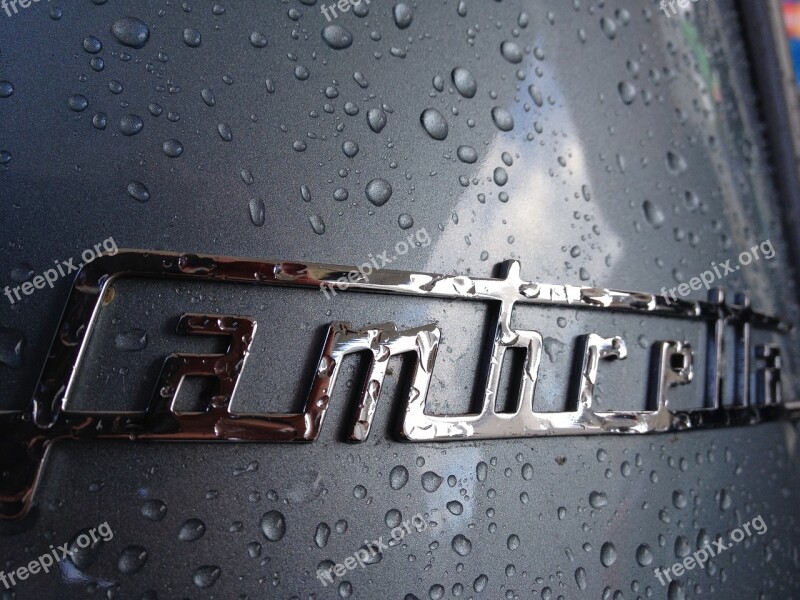 Scooter Lambretta 125 Logo Drops Rain