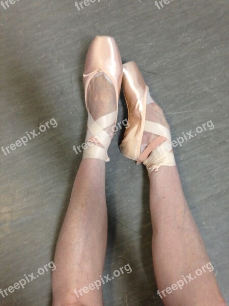 Ballet Pointe Feet Satin Ribbons