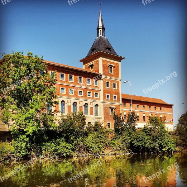 Clen School Pamplona Building Architecture Red Bricks