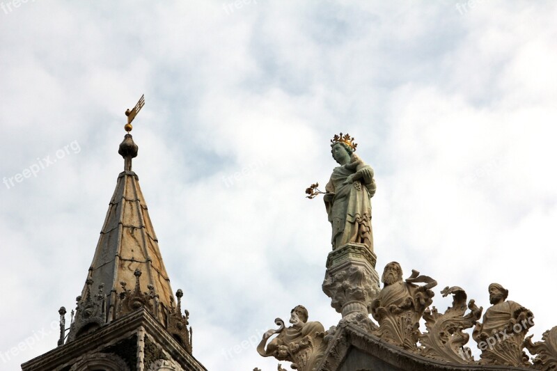 Plaster Figure Figure Sculpture Roof Woman