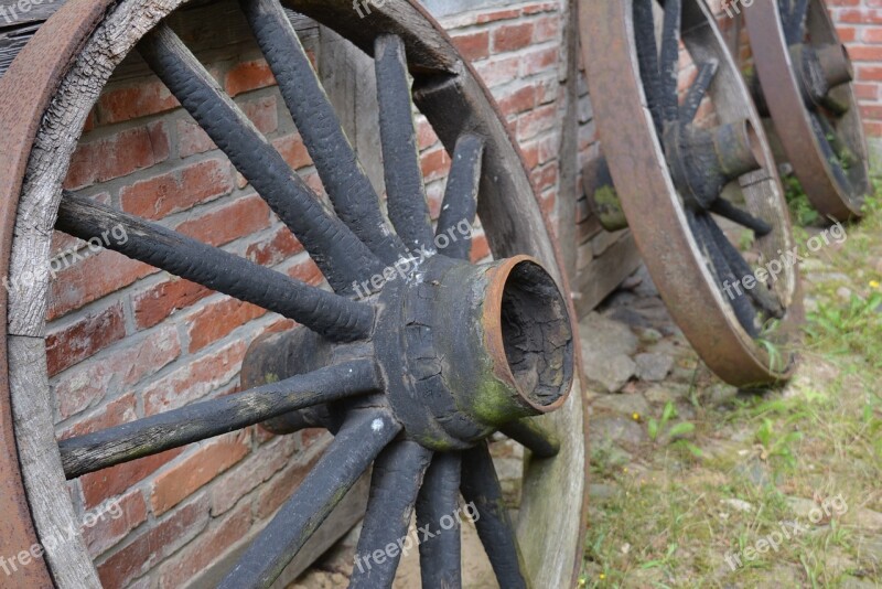 Wheels Old Spokes Wagon Wheel Museum