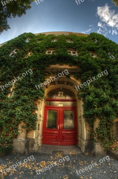 House Berlin Architecture Ivy Red