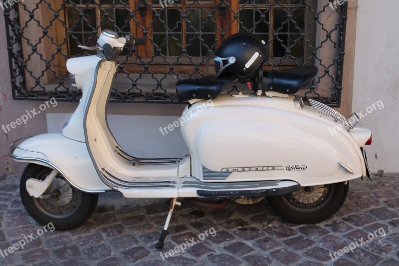 Lambretta Two Wheeled Vehicle Roller Classic Oldtimer