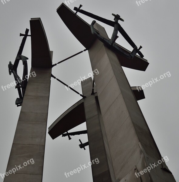 Gdańsk A Monument To Fallen Shipyard Workers Solidarity Symbol Free Photos